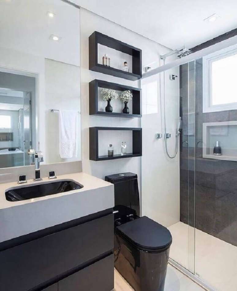 31. Decoração clean para banheiro preto e branco com nichos – Foto: Tudo Especial
