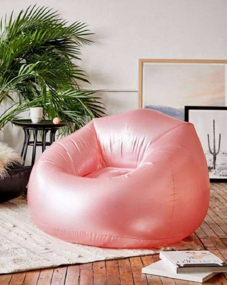 43. Modelo de puff gigante inflável em tom rosa. Fonte: Pinterest