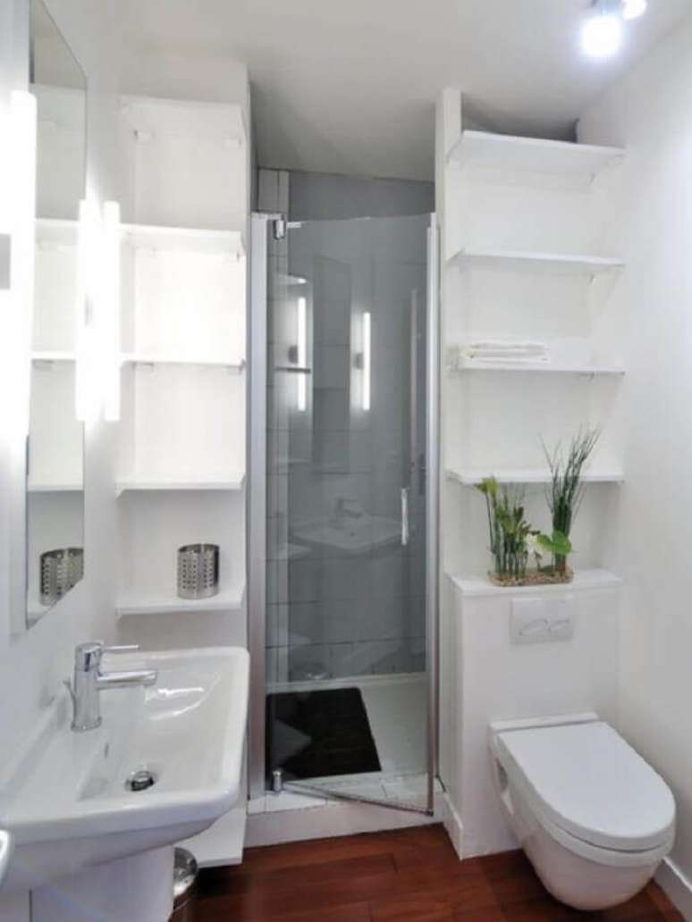 54. Piso de madeira para banheiro todo branco – Foto: Yandex