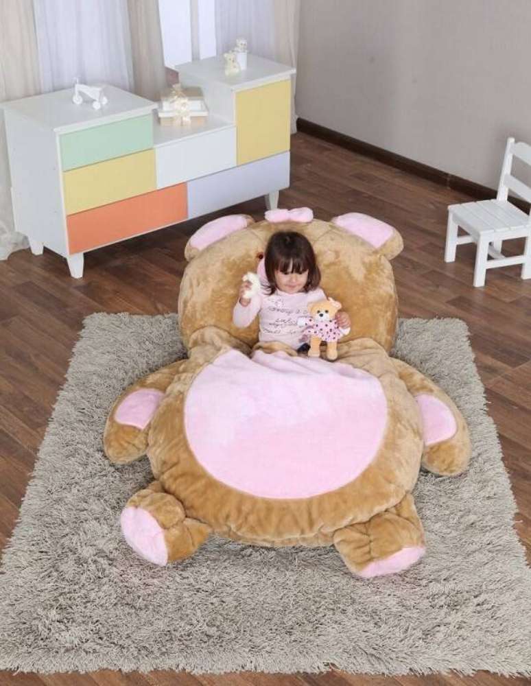 61. Puff gigante para dormir em formato de urso para brinquedoteca. Fonte: Pinterest