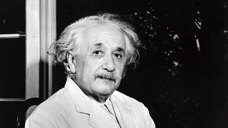 A exist&ecirc;ncia de energia escura &eacute; um dos cen&aacute;rios poss&iacute;veis para a origem da expans&atilde;o acelerada do universo