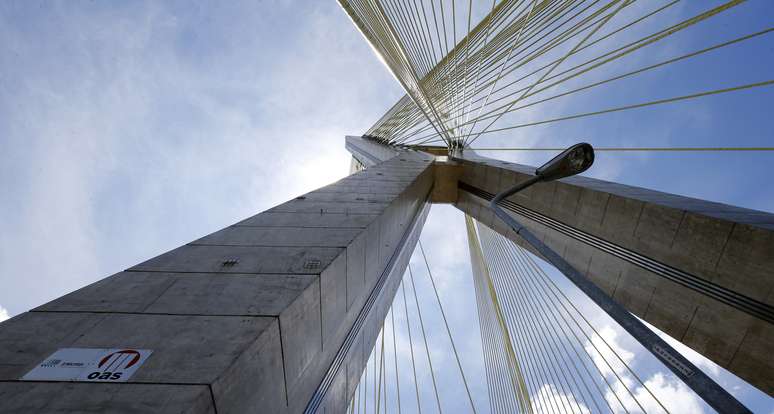 Ponte em São Paulo construída pela OAS
02/12/2014
REUTERS/Paulo Whitaker