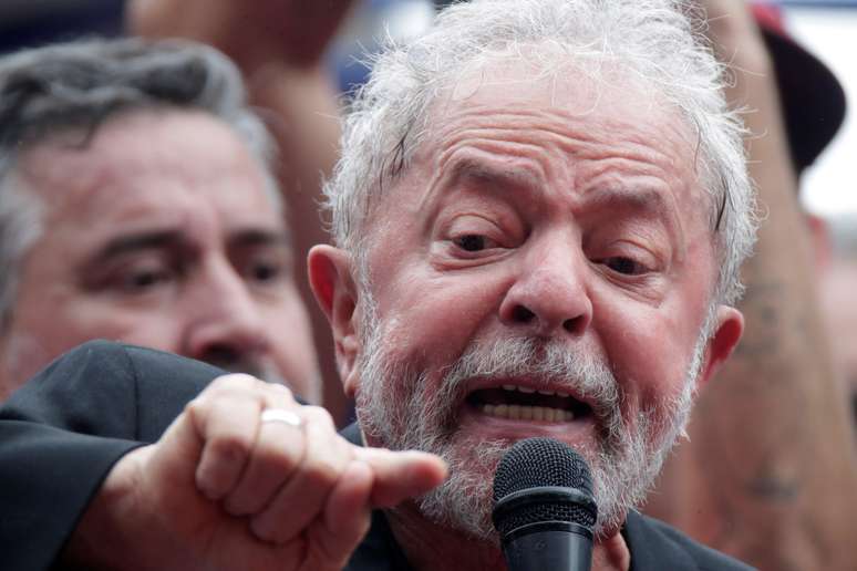 Ex-presidente Luiz Inácio Lula da Silva discursa em São Bernardo do Campo
09/11/2019 REUTERS/Ueslei Marcelino