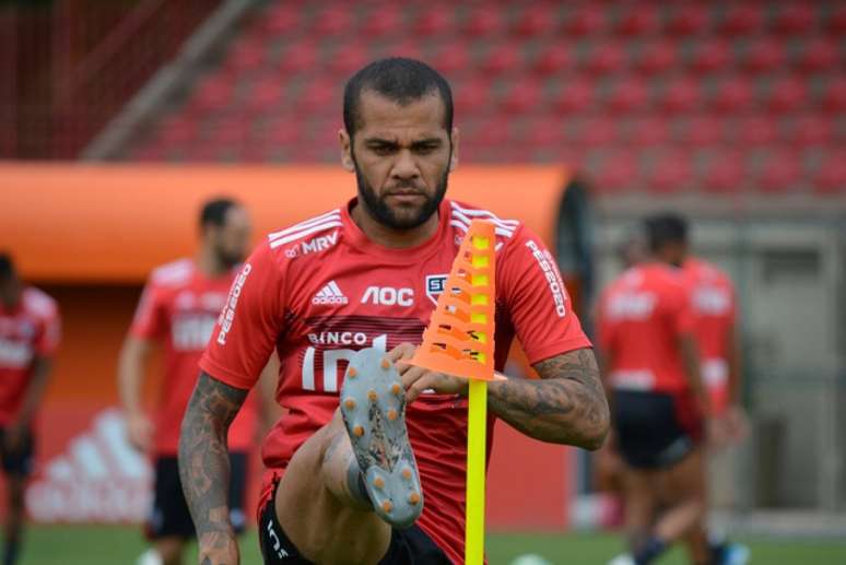 Daniel Alves havia sido poupado das duas atividades anteriores (Foto: Rubens Chiri/São Paulo FC)