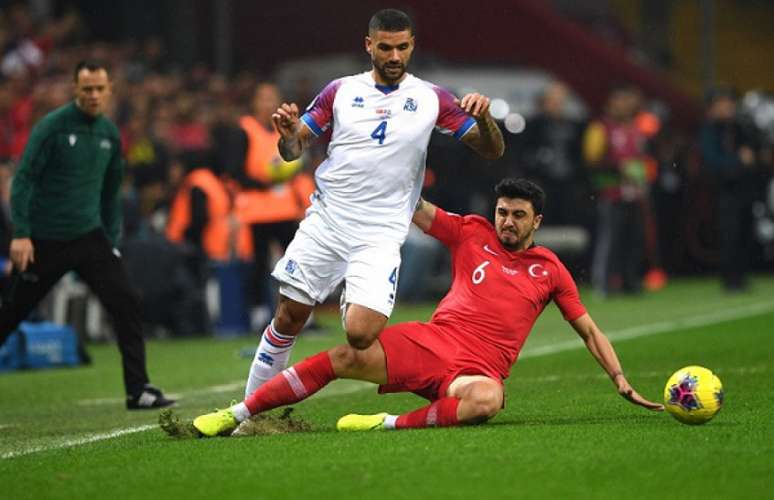 Turcos e islandeses ficaram no empate (Foto: AFP)