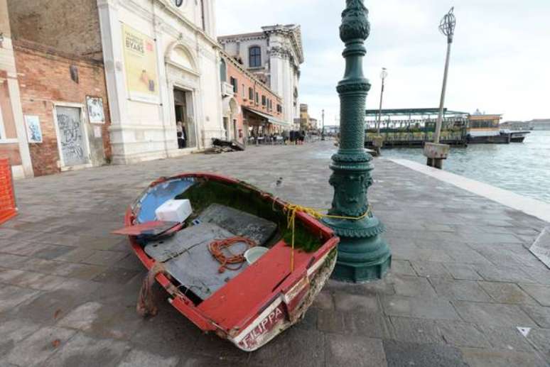 Inundação histórica em Veneza jogou barcos para as ruas