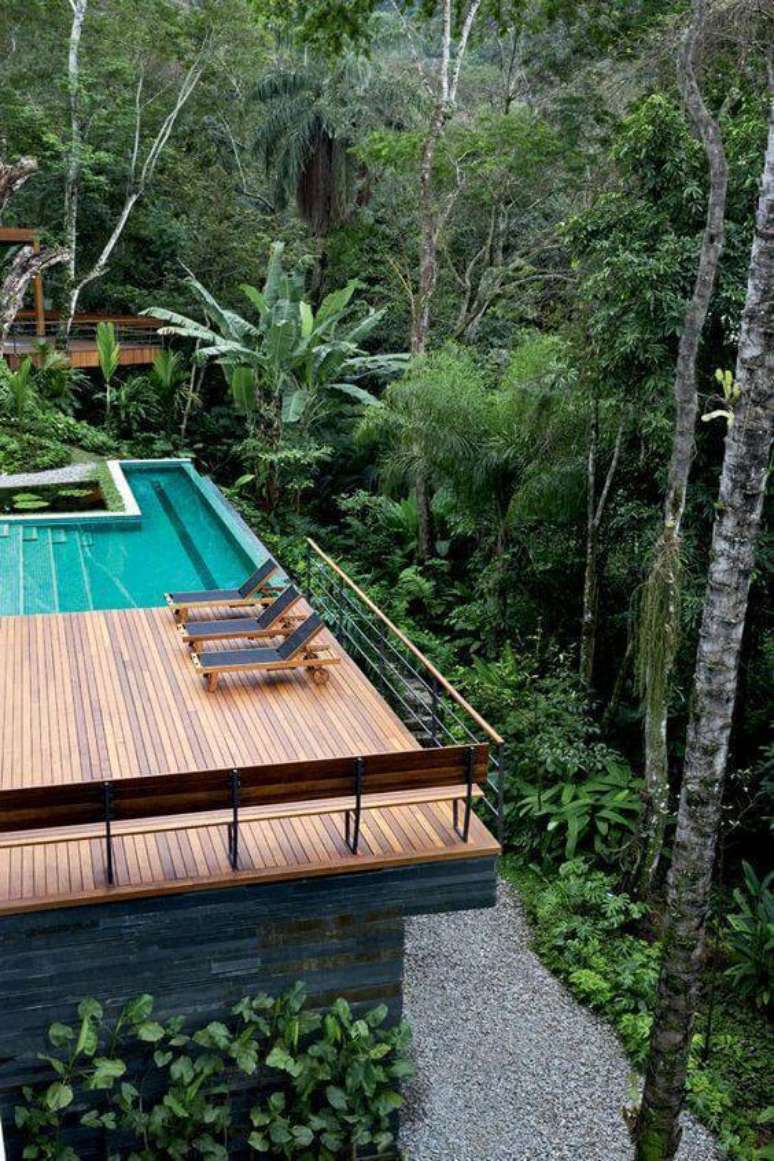 33. Borda de piscina infinita no campo &ndash; Por: Casa Vogue