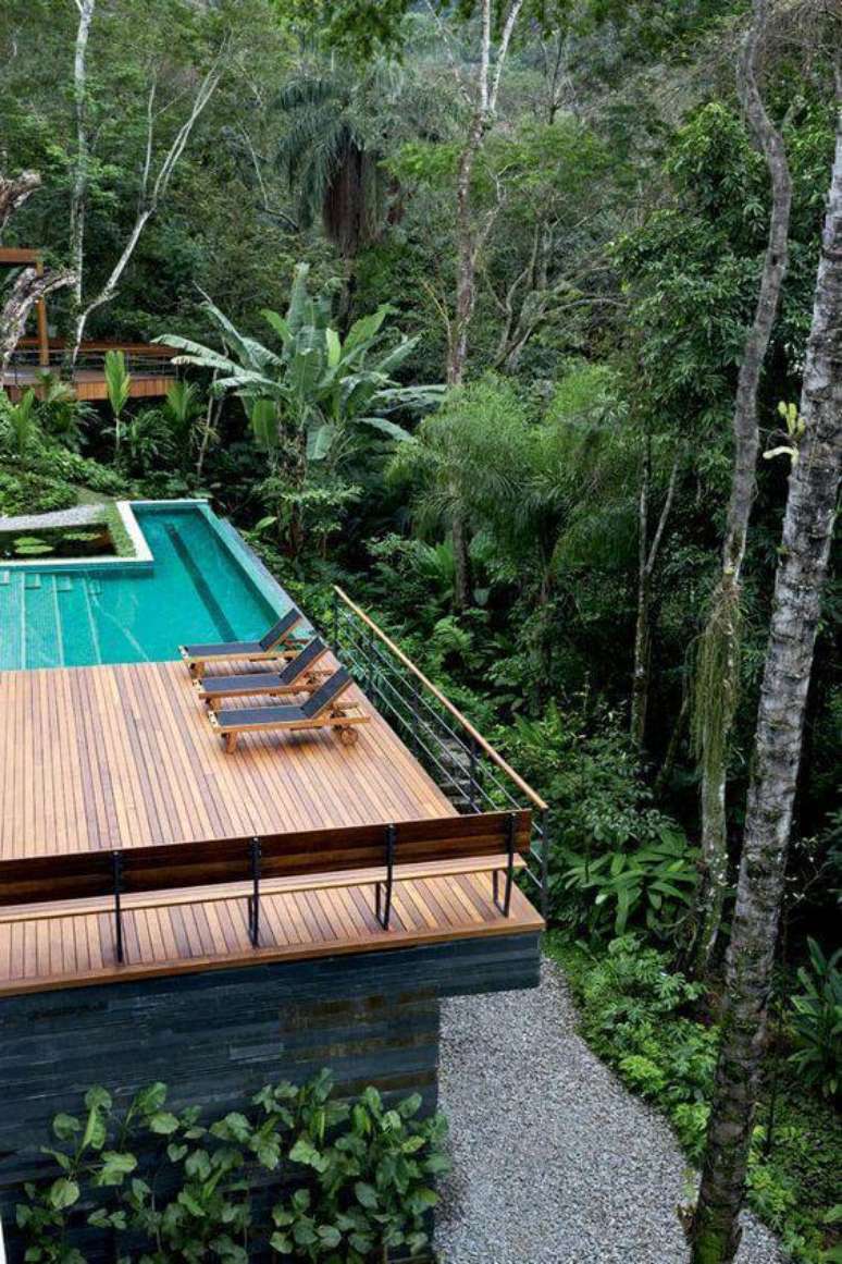 33. Borda de piscina infinita no campo – Por: Casa Vogue