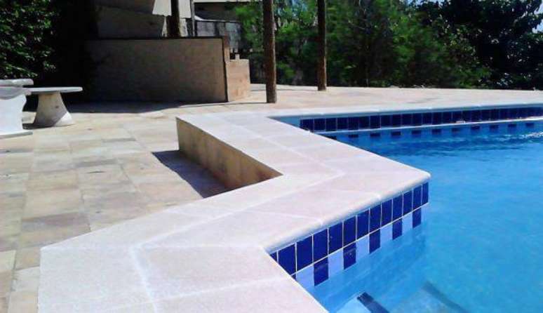 38. Borda de piscina de alvenaria &ndash; Por: Pinterest