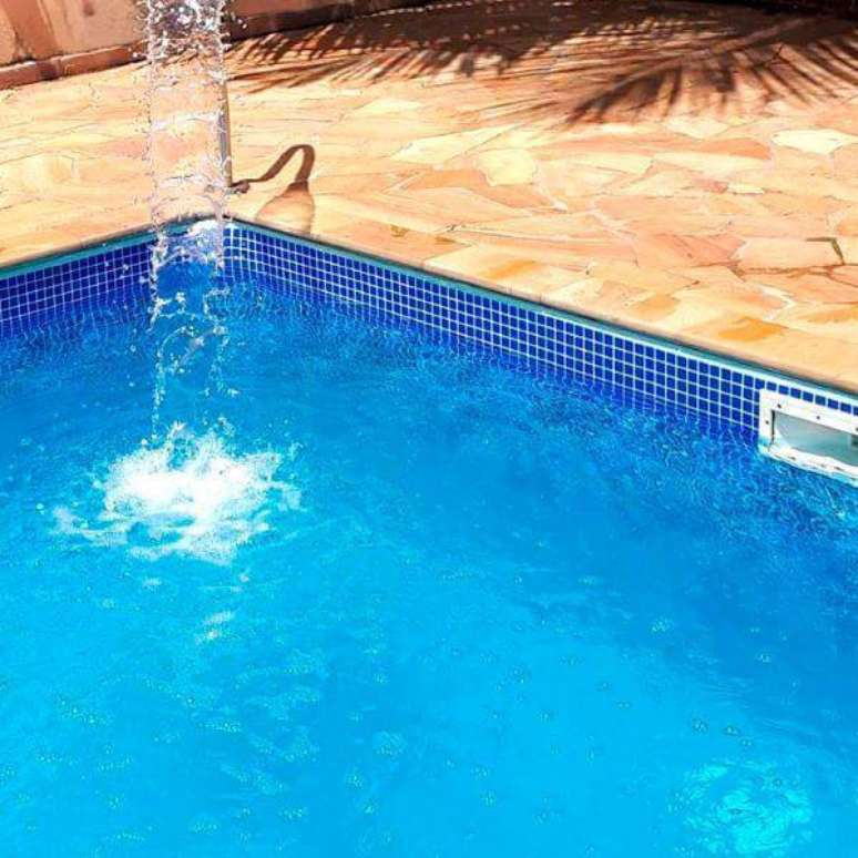 49. Escolha a borda para piscina que seja antiderrapante para evitar acidentes – Por: Gráfica Digital