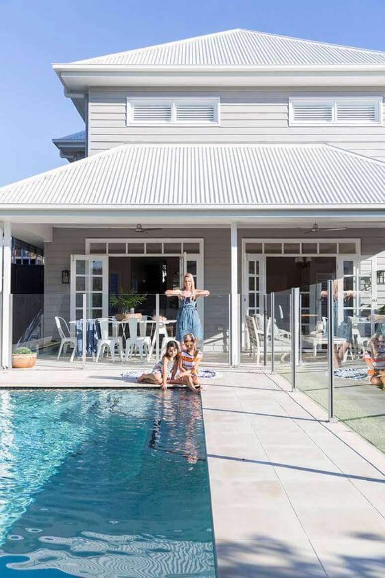 68. Borda de piscina para casa de veraneio &ndash; Por: Queensland Home Magazine