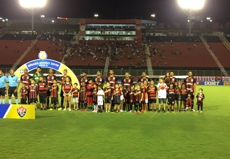 Três pontos garantem a permanência do Vitória (Foto: Reprodução/Twitter)