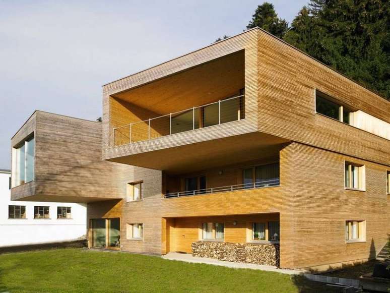 12. Casas de madeira com revestimento e design moderno