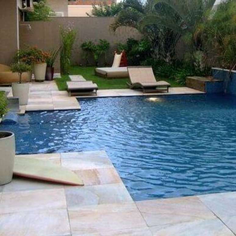 15. Pedra para borda de piscina &ndash; Por: Piren&oacute;polis