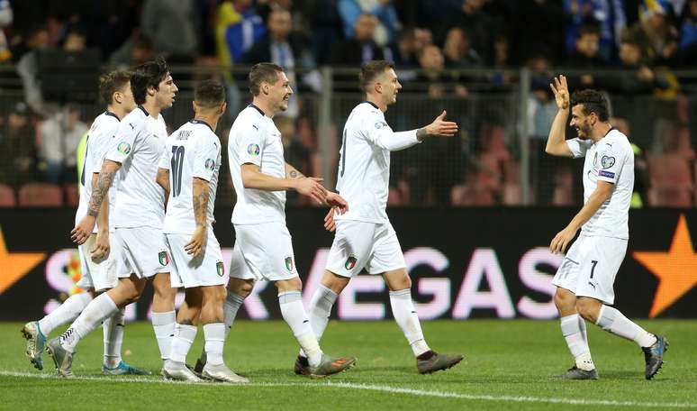 Jogadores da Itália comemoram gol marcado contra a Bósnia pelas eliminatórias da Euro 2020
15/11/2019 REUTERS/Dado Ruvic