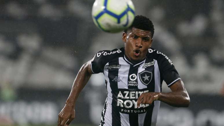 Rhuan foi titular pela primeira vez contra o Avaí (Foto: Vítor Silva/Botafogo)
