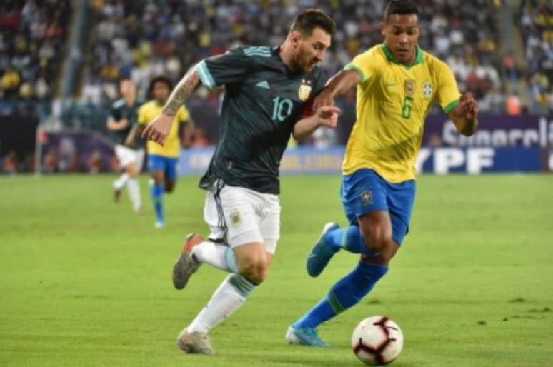 Jesus perde pênalti, Messi decide e Brasil amarga quinto jogo de jejum