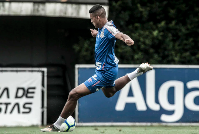 Tailson pode ser titular do Santos (Ivan Storti/SFC)