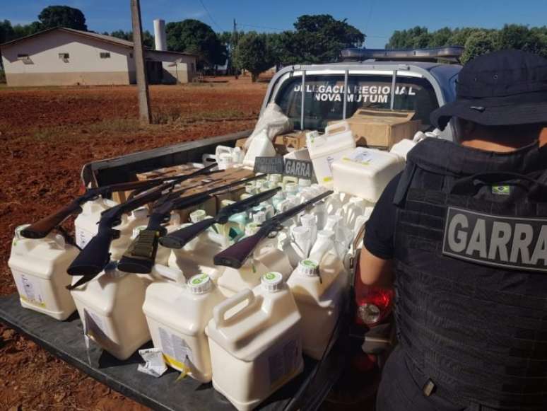 Operação em Nova Mutum (MT) apreendeu agrotóxicos roubados e armas usadas por quadrilha nos assaltos às fazendas