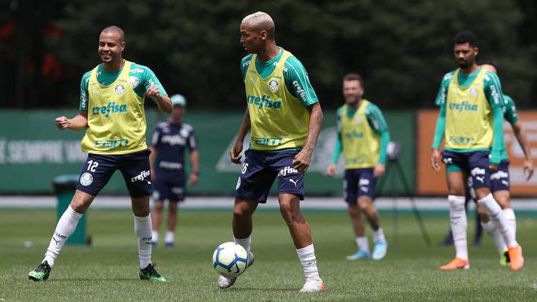 Se Luiz Adriano não puder jogar, Deyverson vai continuar na equipe.