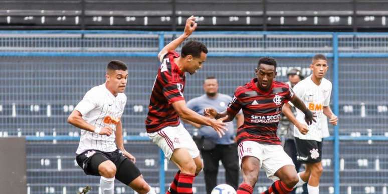 No jogo de ida, o Flamengo venceu o Corinthians por 2 a 1 em São Paulo (Foto: Divulgação/CBF)