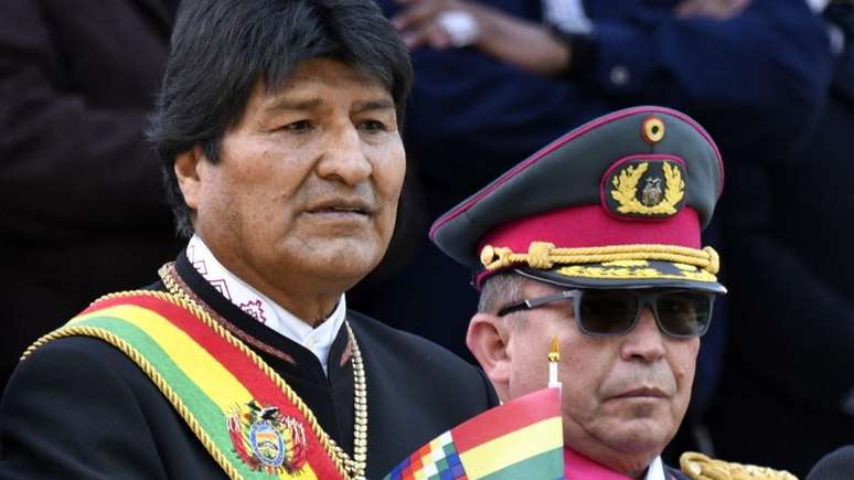 Evo Morales renunciou quando perdeu o apoio do alto comando militar na Bolívia