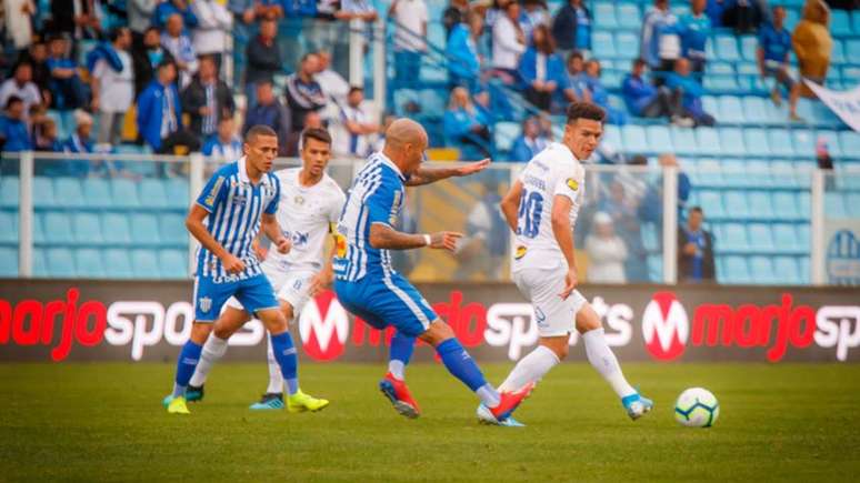 No turno, a Raposa conseguiu um suado empata na Ressacada e agora tem a obrigação de vencer para terminar a rodada fora do Z4-(Vinnicius Silva/Cruzeiro)