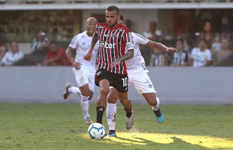 Daniel Alves teve boa atuação e marcou o gol do São Paulo na Vila - FOTO: Rubens Chiri / saopaulofc.net