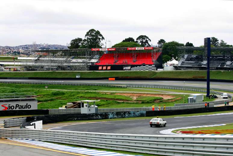 Curva do S do Sena, em foto tirada em treino livre para o GP do Brasil de 2006