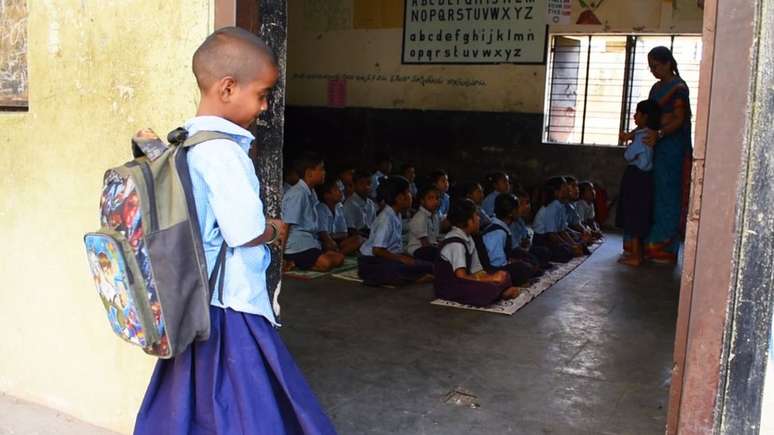 Divya disse estar muito animada para seu primeiro dia na escola