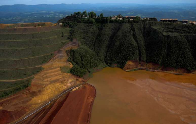 Vista a&eacute;rea de barragem de rejeitos da Vale que se rompeu em Brumadinho (MG) 
25/01/2019
REUTERS/Washington Alves
