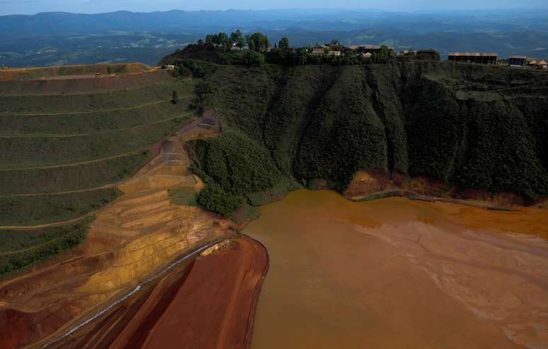 Vista aérea de barragem de rejeitos da Vale que se rompeu em Brumadinho (MG) 
25/01/2019
REUTERS/Washington Alves