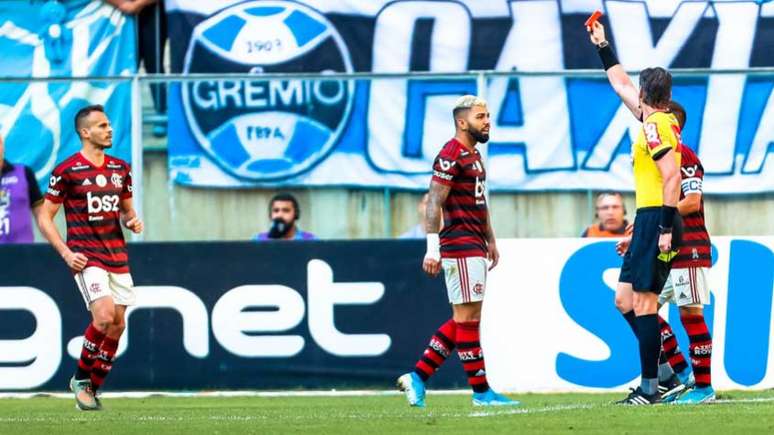 Após reclamação, Gabigol foi expulso contra o Grêmio nesse domingo (Marcelo Oliveira/Ag Freelancer/Lancepress!)