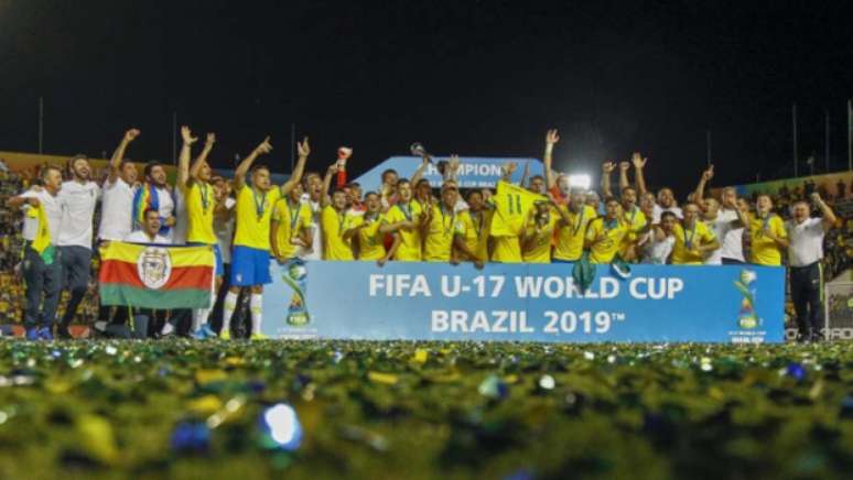 É tetra! Brasil vence com gols de Kaio Jorge e Lázaro e é campeão mundial sub-17. (AFP)