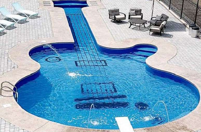 3. Piscina de vinil com formato criativo. Fonte: Pinterest