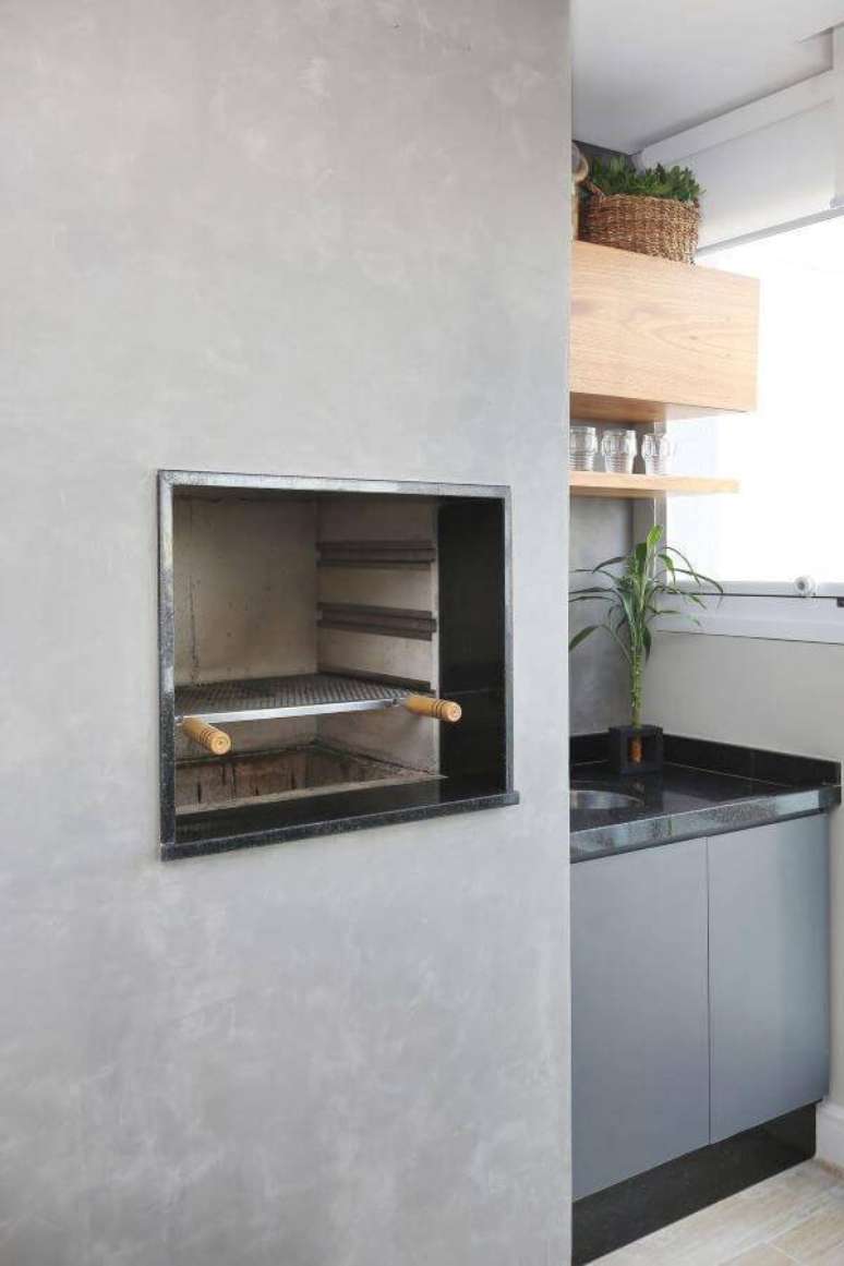 6. Revestimento com cimento queimado na churrasqueira &ndash; Por: Degrade Decoracao