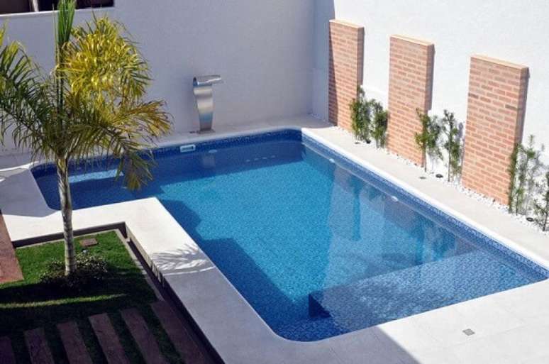 12. Piscina de vinil com cascata lateral. Fonte: Pinterest