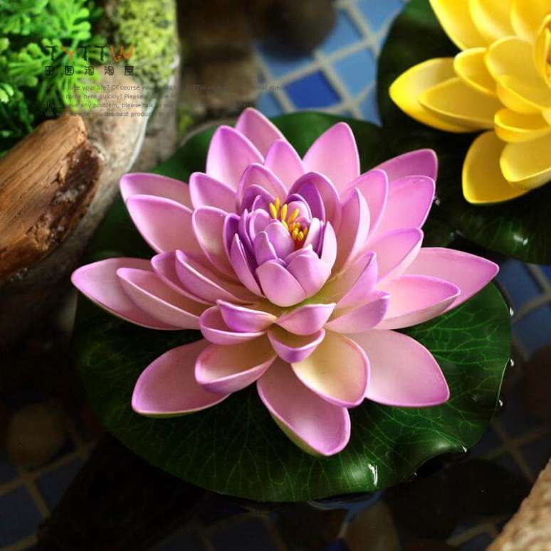 96. Flores de EVA podem ser realistas, como essa Flór de Lótus, ou mais simples. Fonte: DH Gate