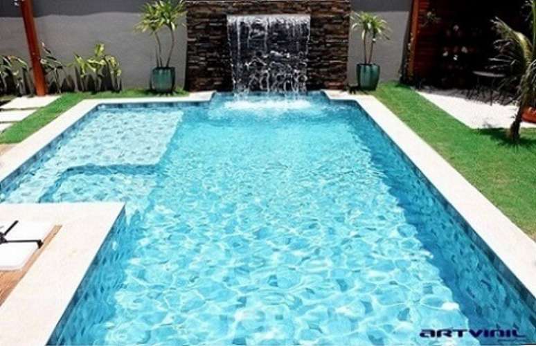 67. Piscina de vinil com cascata. Fonte: Artvinil