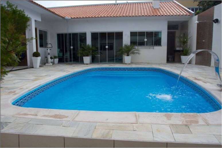 42. Piscina de vinil com padr&otilde;es nas bordas. Fonte: PH Piscinas