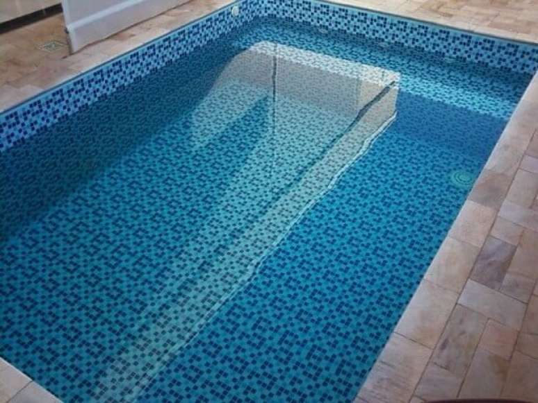 22. Descubra onde est&aacute; o problema e compre um kit. Piscina de vinil pequena. Fonte: Lazer Piscinas