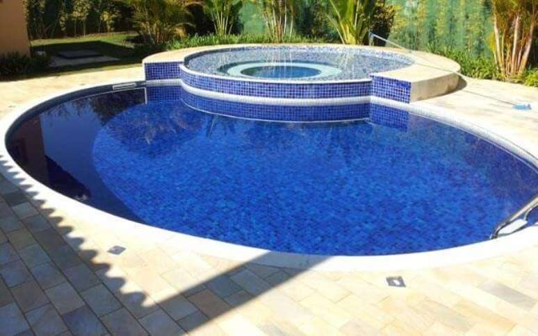 14. Saiba como cuidar da sua piscina de vinil e garanta a durabilidade dela. Fonte: Casa e Festa