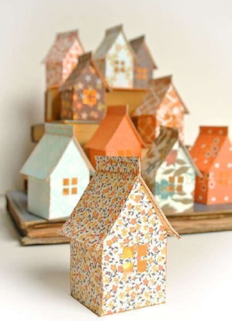 61. Forme lindos casinhas de artesanato com caixa de leite. Fonte: Pinterest