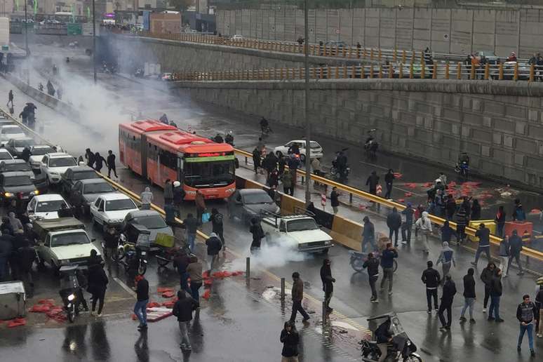 Manifestação contra aumento do preço da gasolina em Teerã
16/11/2019
Nazanin Tabatabaee/WANA (West Asia News Agency) via REUTERS