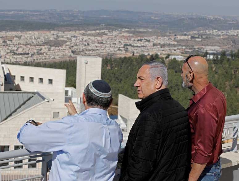 Premiê israelense, Benjamin Netanyahu, visita assentamentos judaicos na Cisjordânia ocupada
19/11/2019
Menahem Kahana/Pool via REUTERS