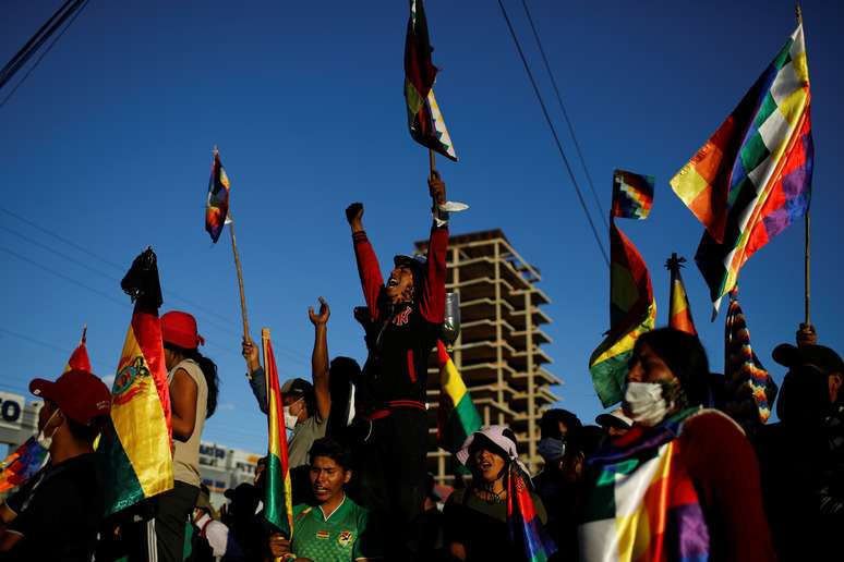 Apoiadores do ex-presidente boliviano Evo Morales protestam em Cochabamba
18/11/2019
REUTERS/Marco Bello