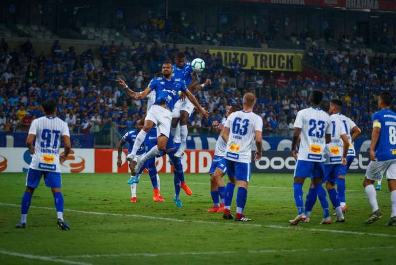 A Raposa tentou quase 50 jogadas de bolas aéreas e apenas uma teve real perigo (Foto: Vinnicius Silva/Cruzeiro)
