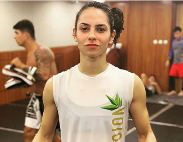 Ariane conquistou sua primeira vitória no UFC, mas ficou na bronca com rival (Foto: Reprodução Instagram)