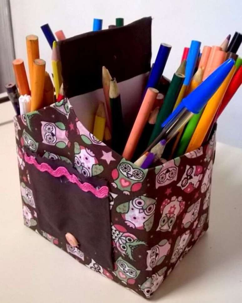 65. Forme um charmoso porta lápis de artesanato com caixa de leite. Fonte: Pinterest