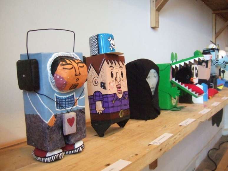 23. Você pode criar bonecos divertidos através do artesanato com caixa de leite. Fonte: Pinterest
